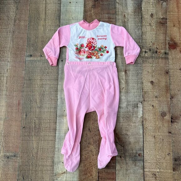 Vintage 1980 Strawberry Shortcake Baby Snap On Pajamas 18 Months Pink & White - Picture 1 of 6